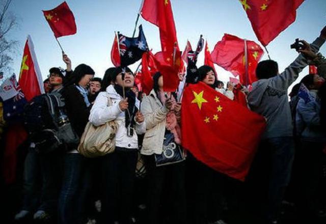 侯耀文拜师常宝华,侯宝林提出反对,理由伤害性不大侮辱性极强